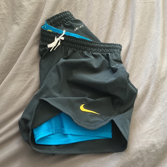 Nike Dri-fit Shorts - Picture 4 of 4